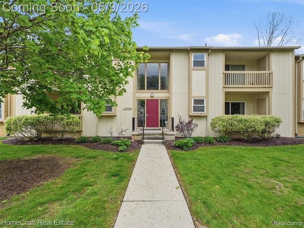 27920 Berrywood Lane, Farmington Hills, MI 48334