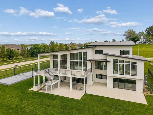 1505 S Dawsons Cove, West Des Moines, IA 50266