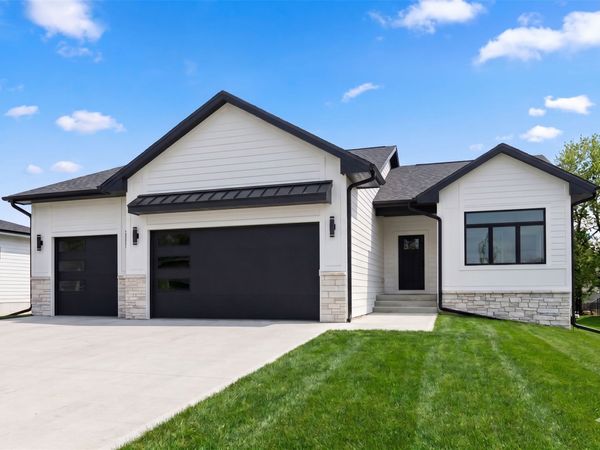 679 SW 15th Street, Grimes, IA 50111