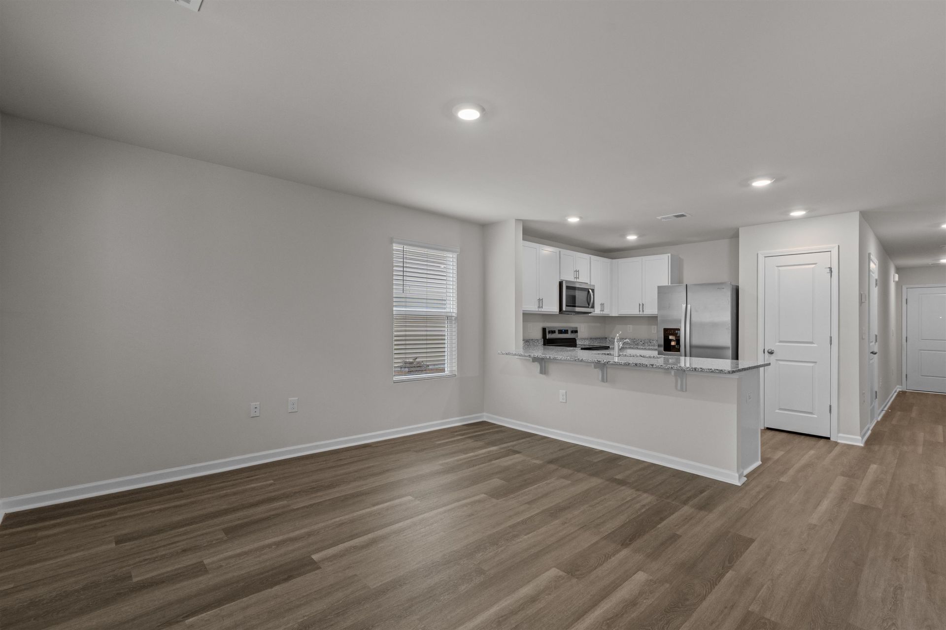 547 Gemstone Blvd Photo 10