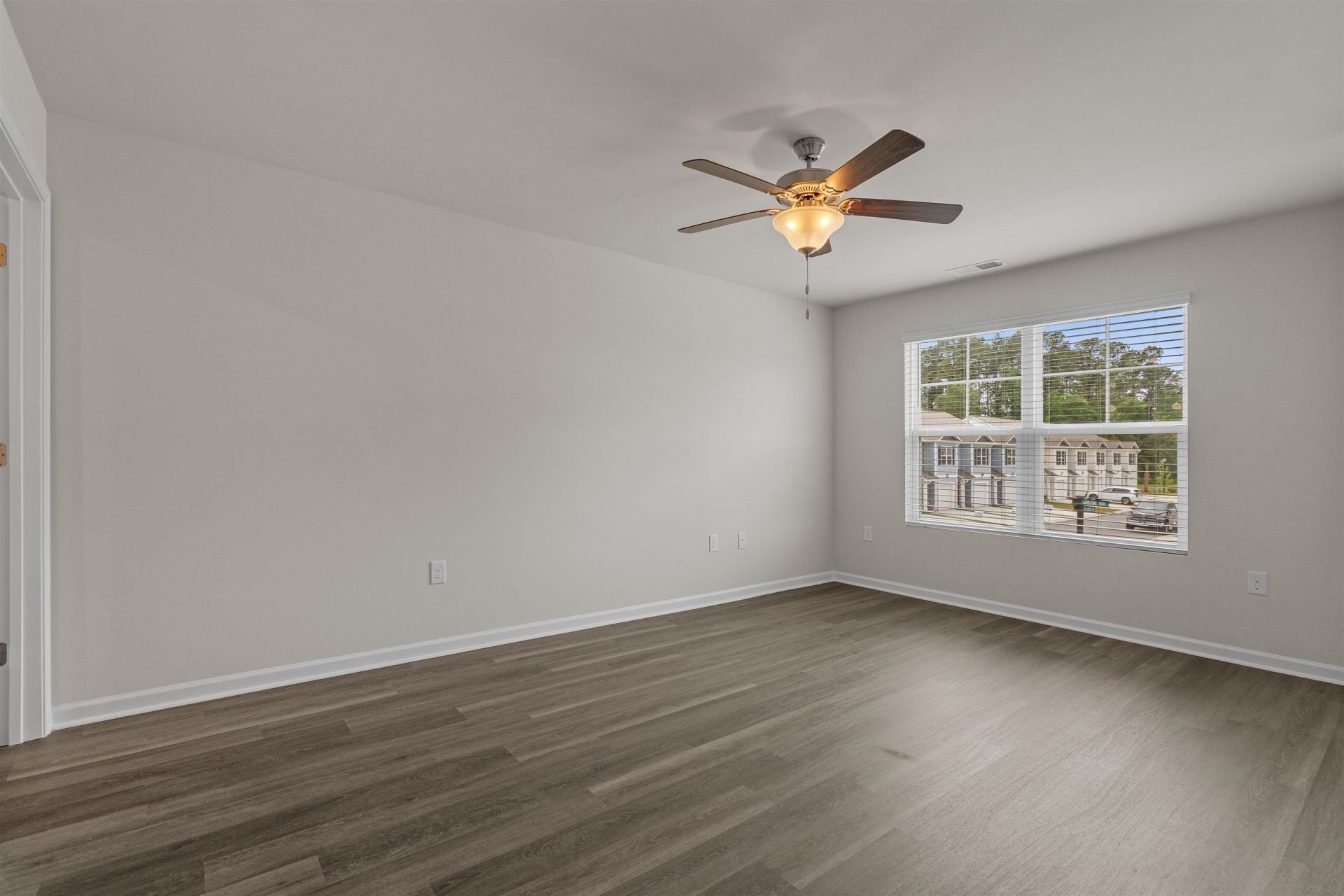 547 Gemstone Blvd Photo 18
