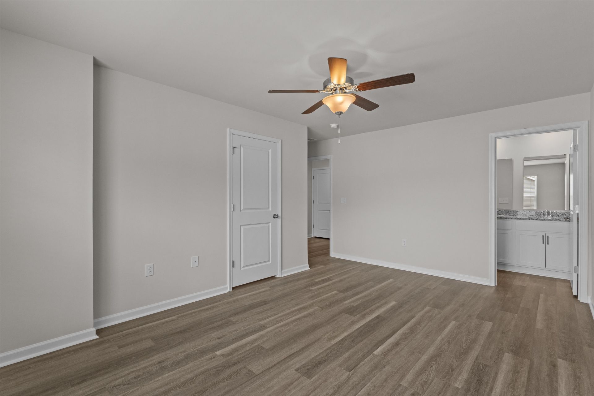 547 Gemstone Blvd Photo 19