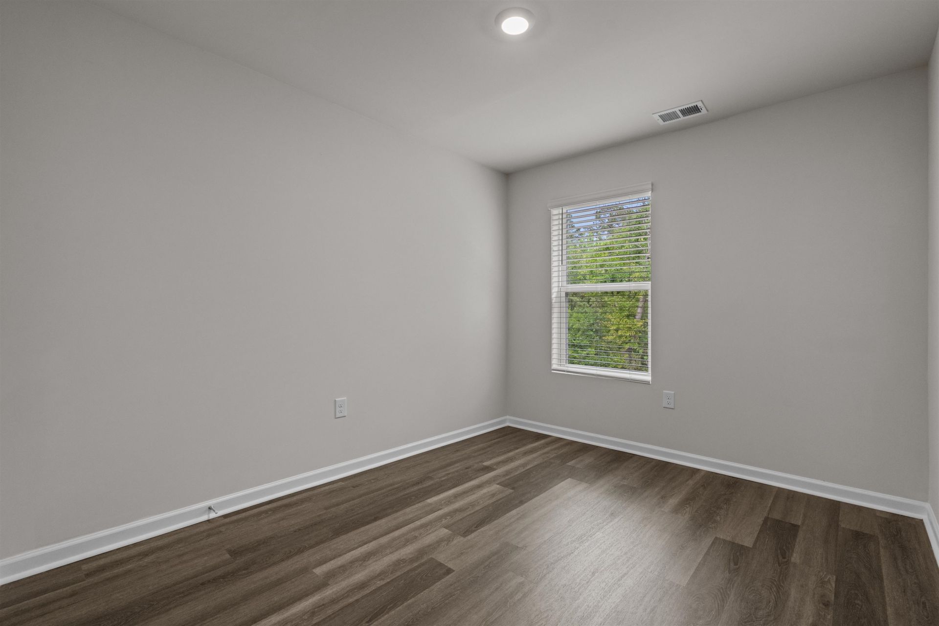 547 Gemstone Blvd Photo 22