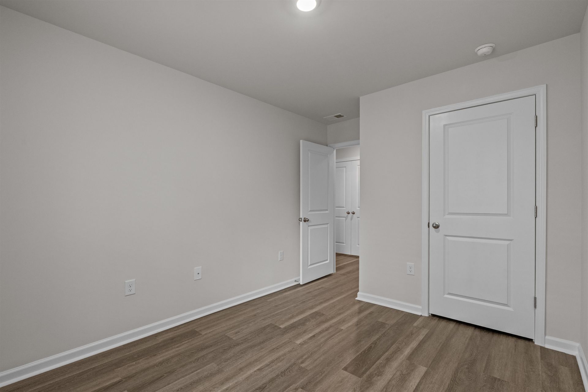 547 Gemstone Blvd Photo 23