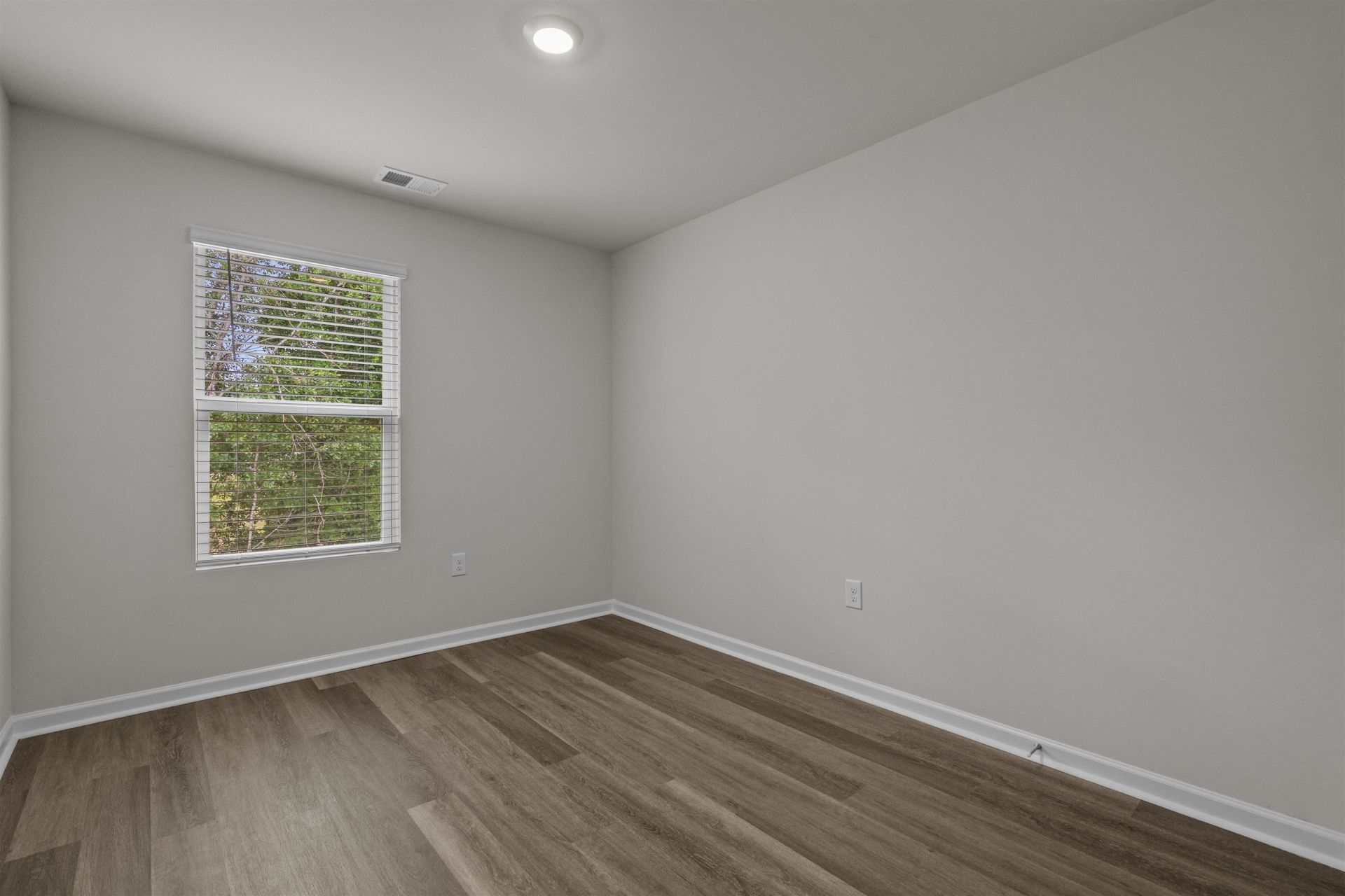 547 Gemstone Blvd Photo 24