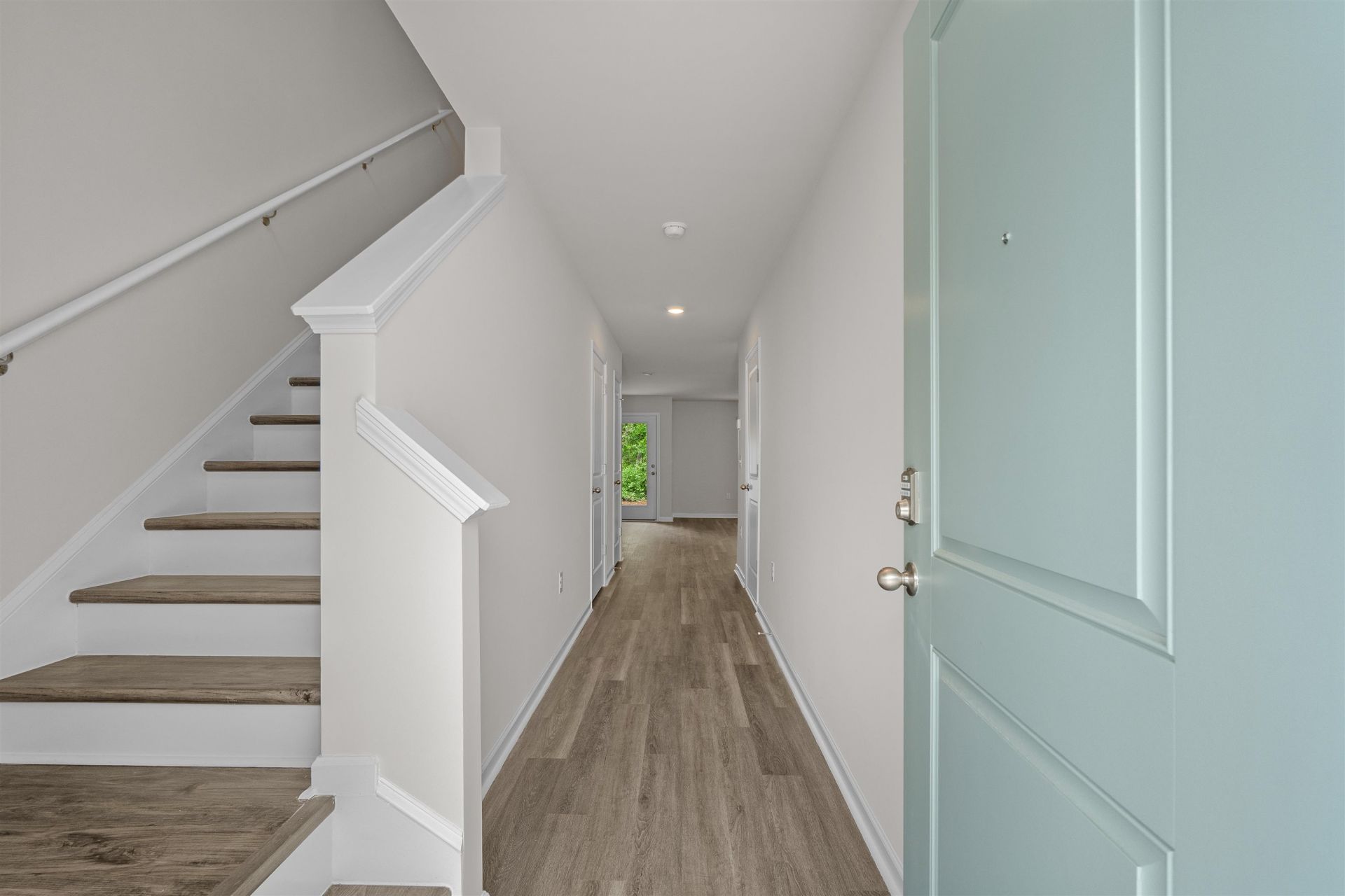 547 Gemstone Blvd Photo 4