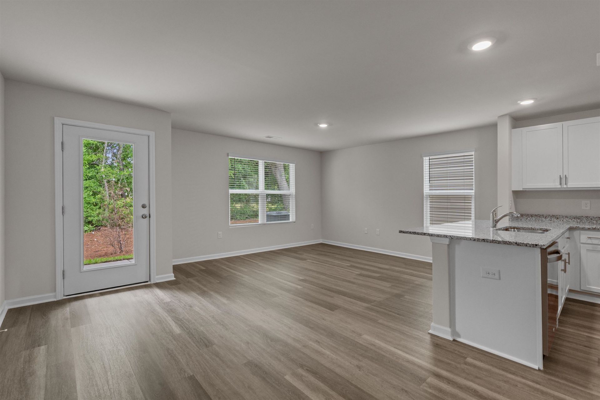 547 Gemstone Blvd Photo 7