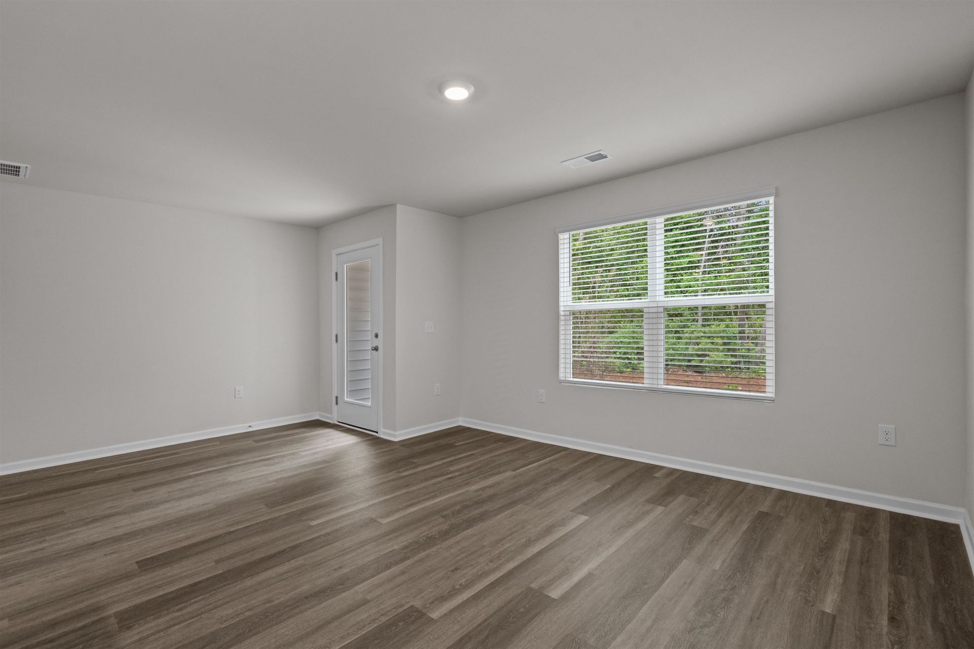 547 Gemstone Blvd Photo 9