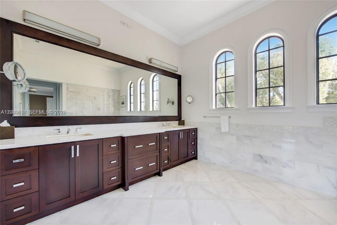 1151 S Alhambra Cir, Coral Gables, FL 33146 Photo