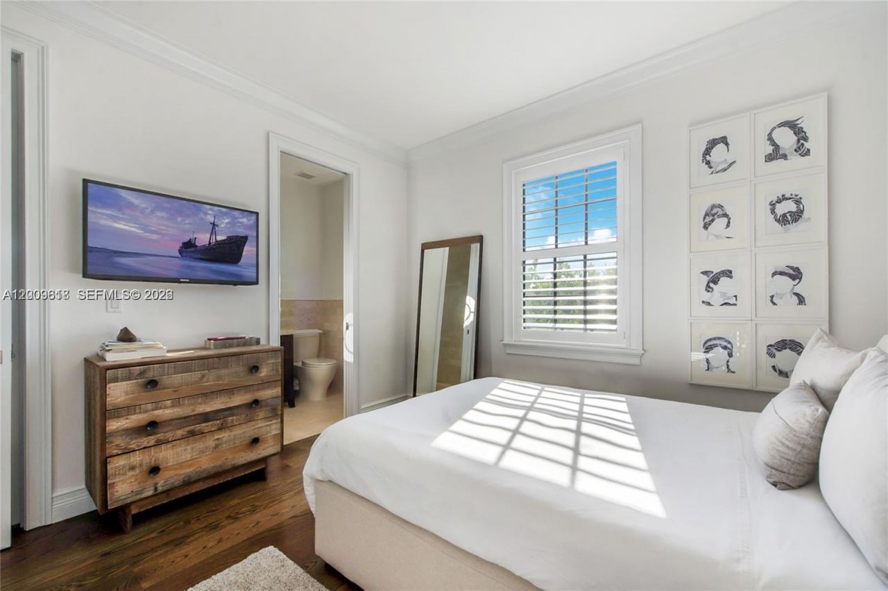 1151 S Alhambra Cir, Coral Gables, FL 33146 Photo