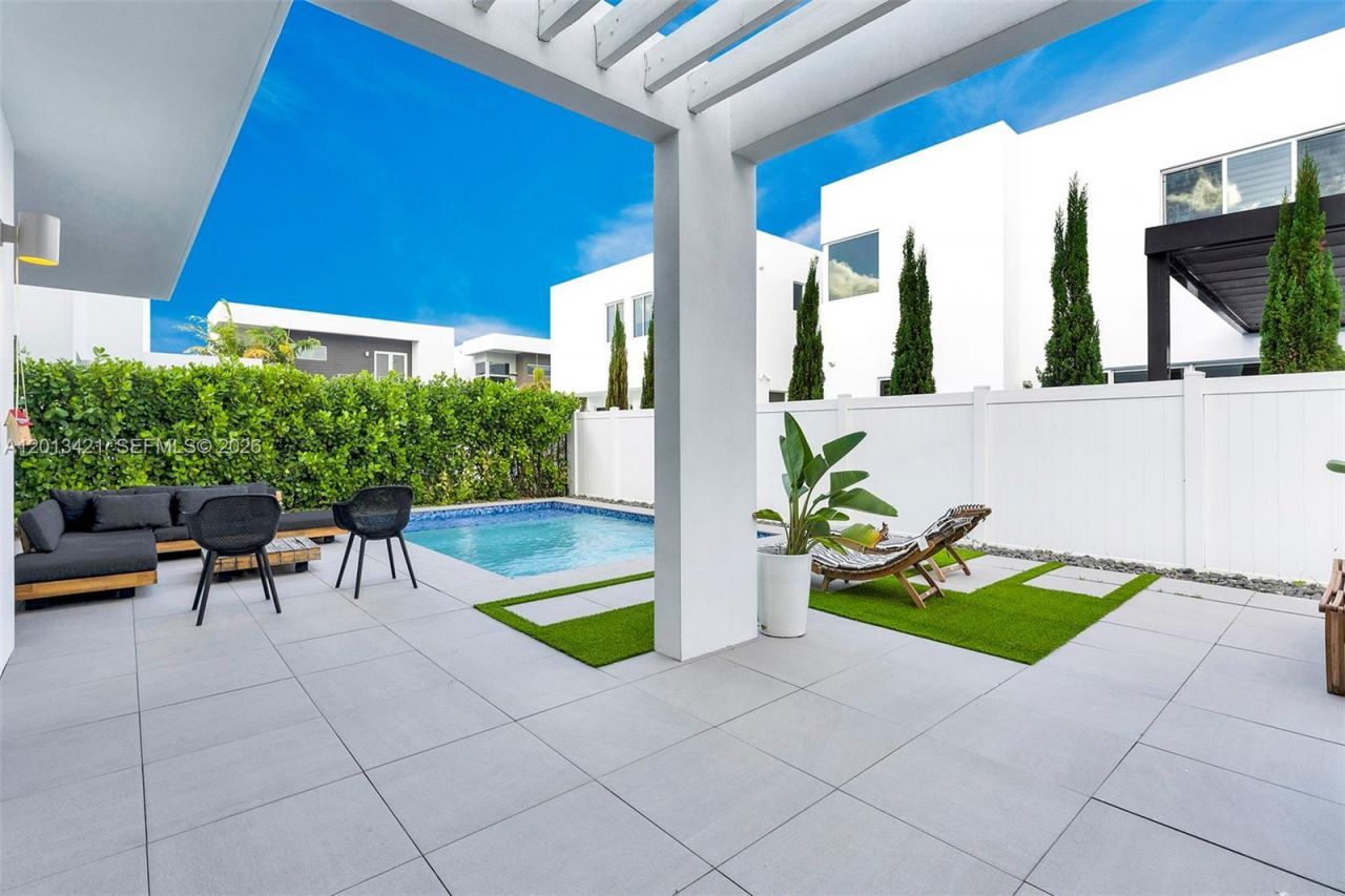 7535 NW 98th Ave , Unit 7535, Doral, FL 33178 Photo