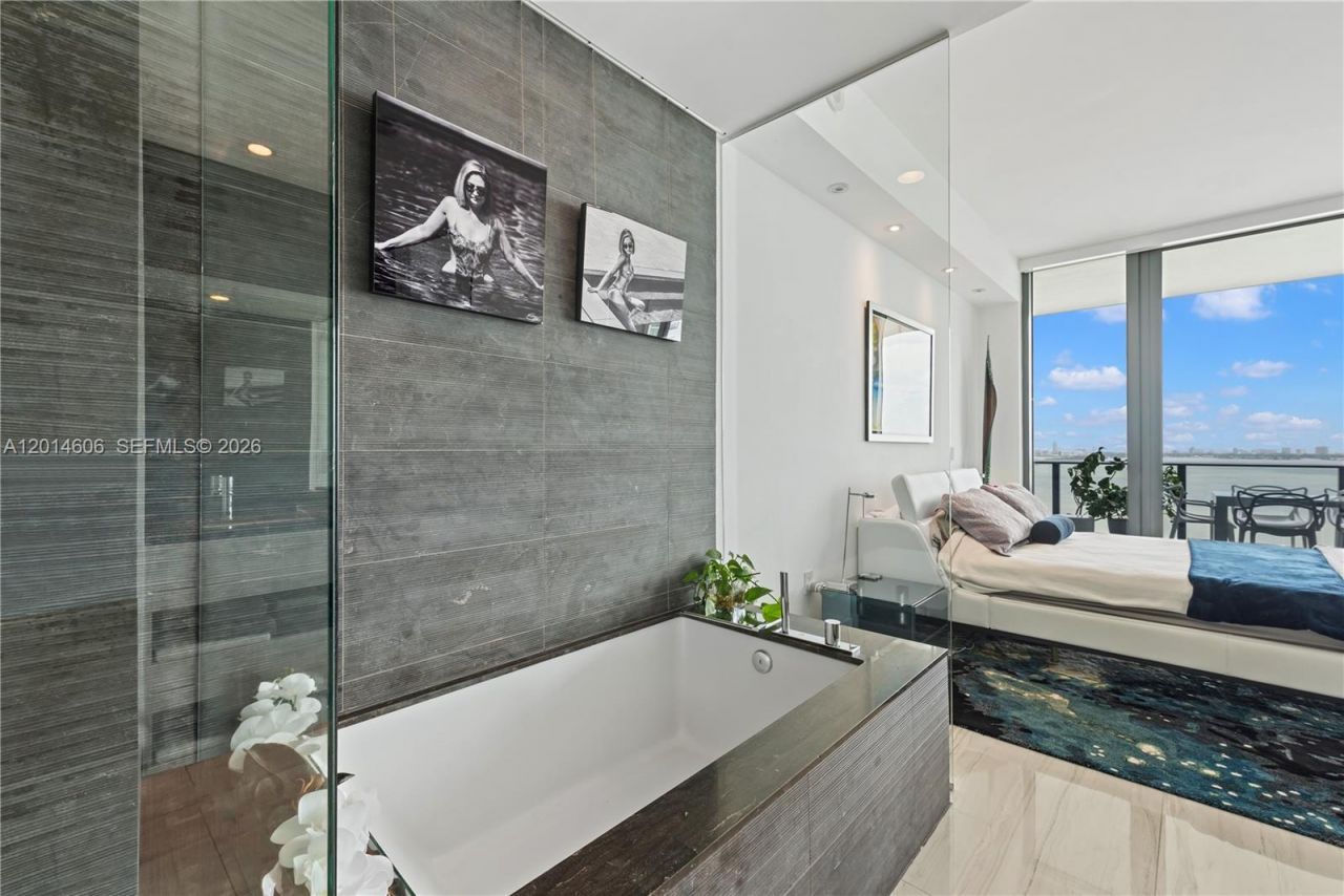 480 NE 31st St , Unit 1801, Miami, FL 33137 Photo