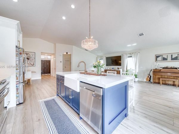 77 Gables Blvd, Weston, FL 33326