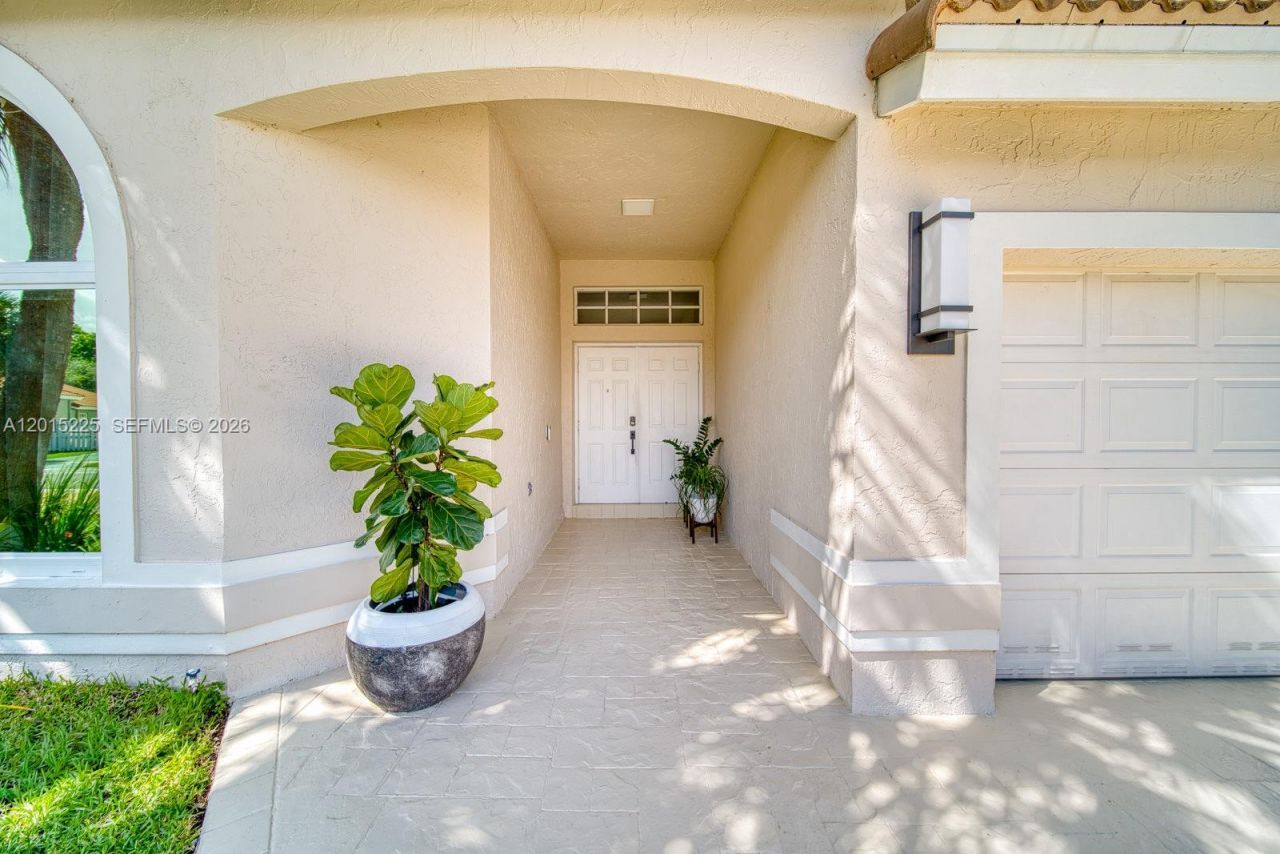 77 Gables Blvd, Weston, FL 33326 Photo