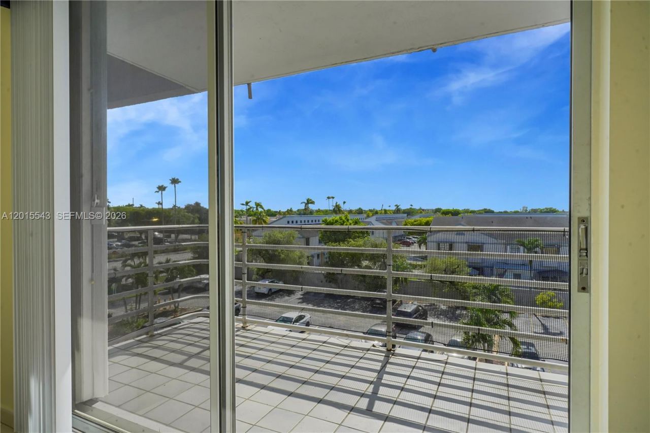 11715 SW 18th St, Unit 410, Miami, FL 33175 Photo