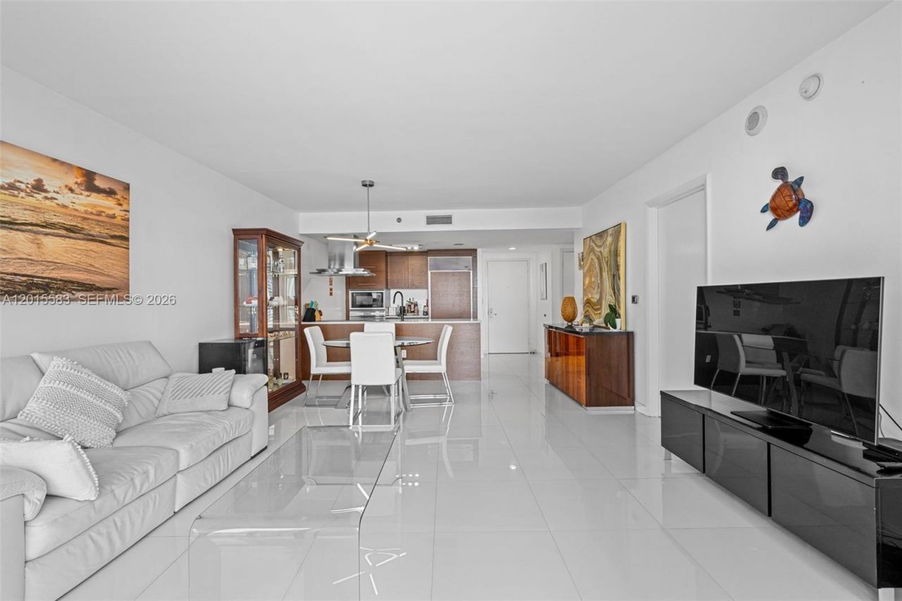 465 Brickell Ave , Unit 1016, Miami, FL 33131 Photo