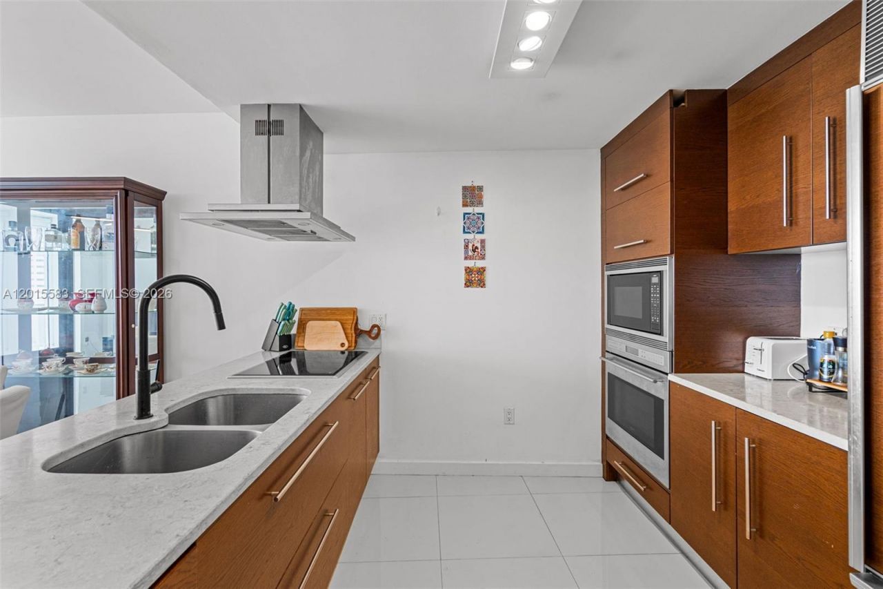 465 Brickell Ave , Unit 1016, Miami, FL 33131 Photo