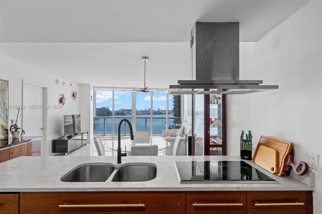 465 Brickell Ave , Unit 1016, Miami, FL 33131 Photo