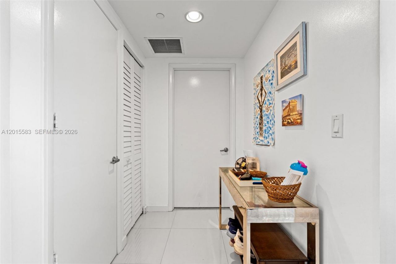 465 Brickell Ave , Unit 1016, Miami, FL 33131 Photo