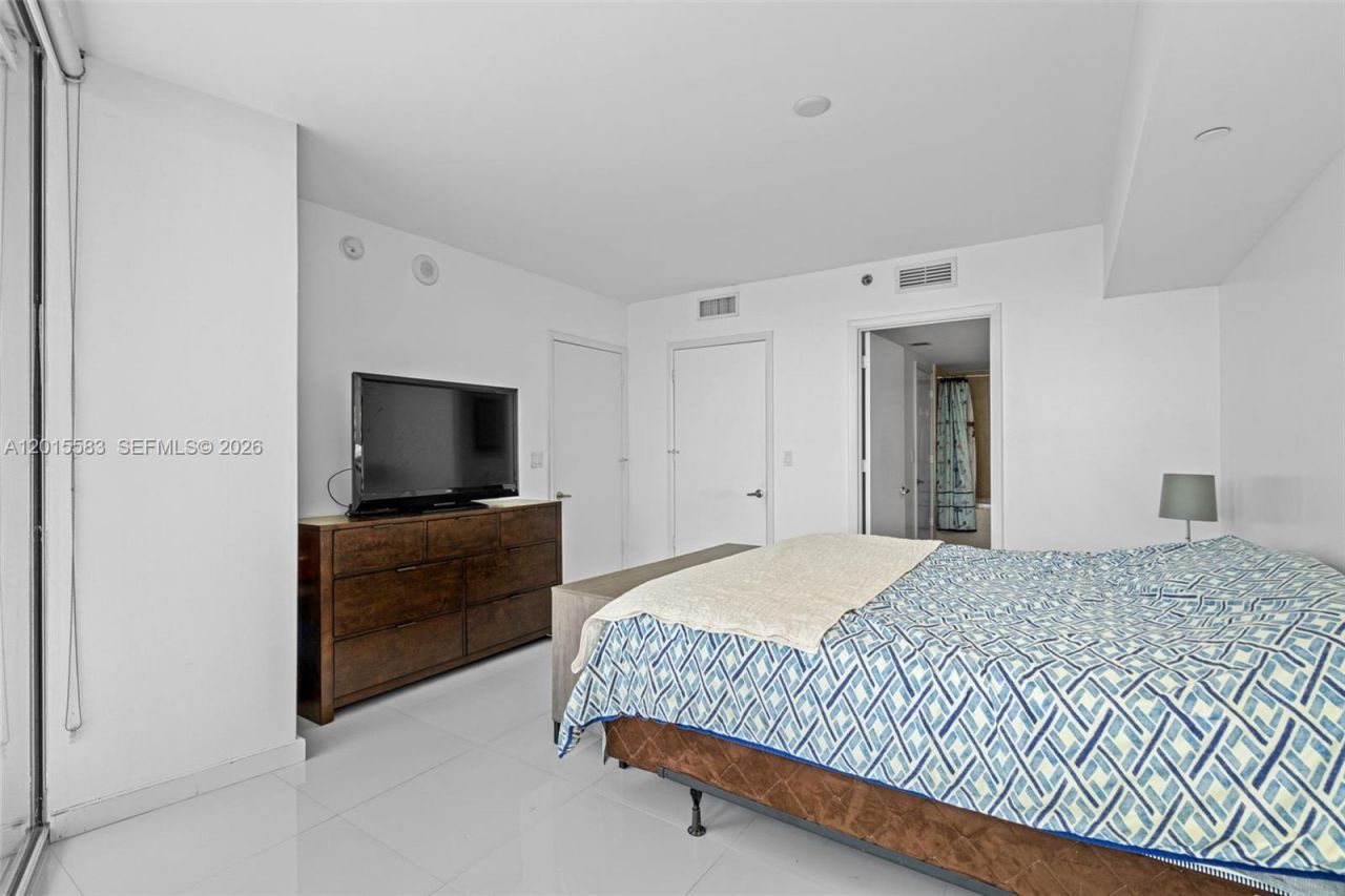 465 Brickell Ave , Unit 1016, Miami, FL 33131 Photo