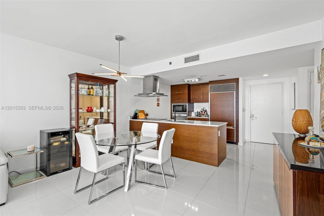 465 Brickell Ave , Unit 1016, Miami, FL 33131 Photo