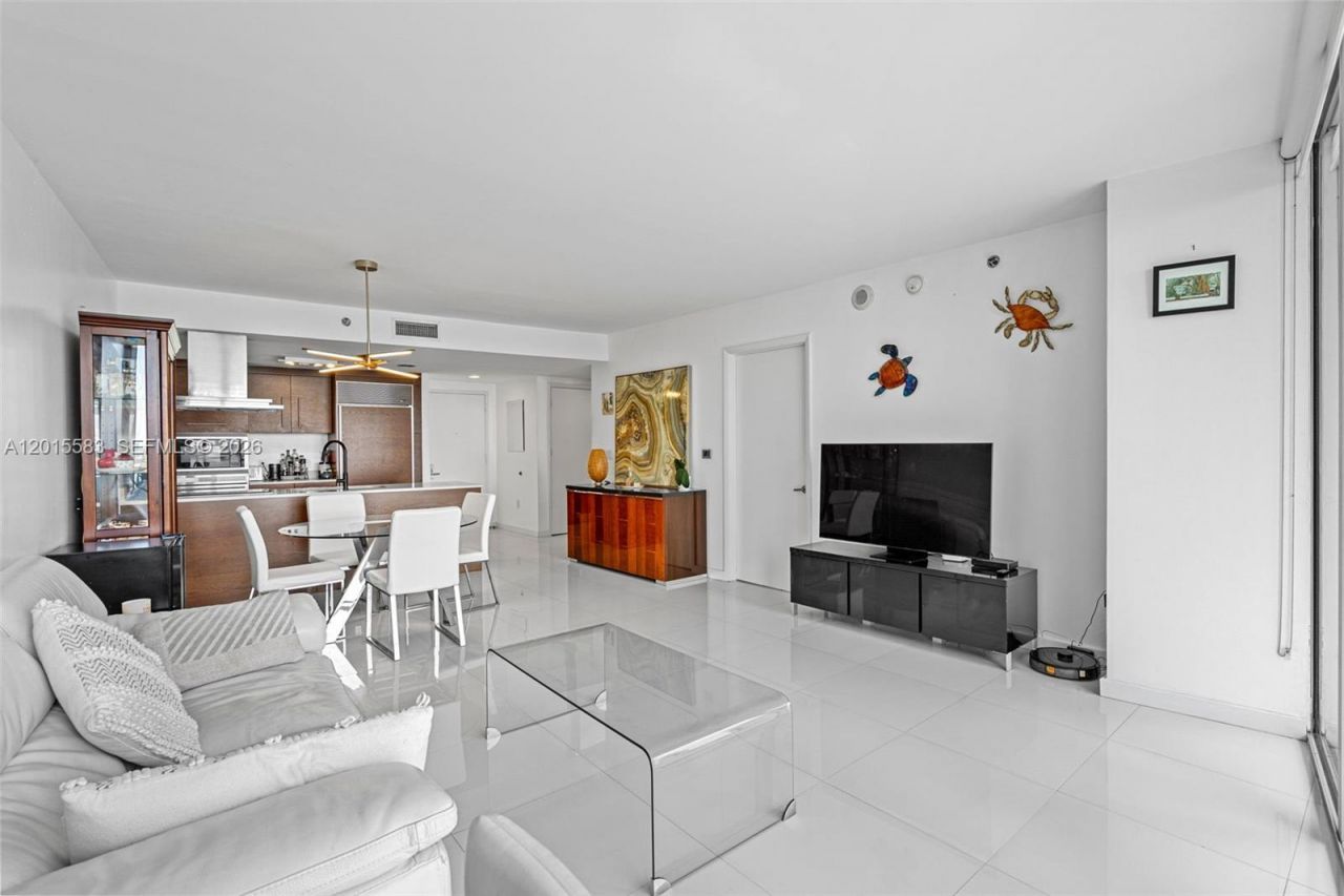 465 Brickell Ave , Unit 1016, Miami, FL 33131 Photo
