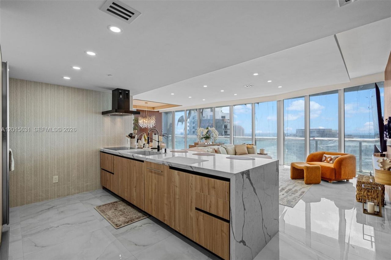 465 Brickell Ave , Unit 3301, Miami, FL 33131 Photo