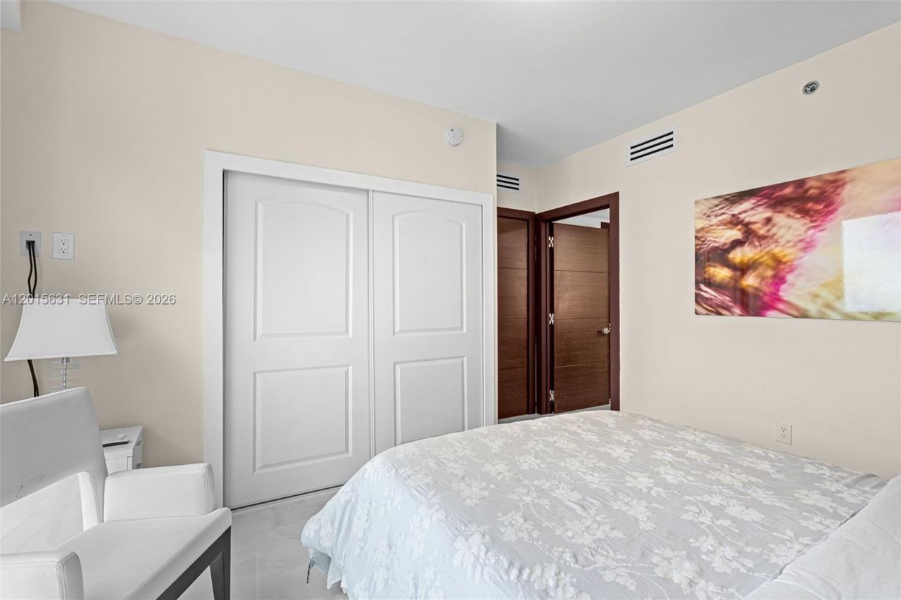 465 Brickell Ave , Unit 3301, Miami, FL 33131 Photo