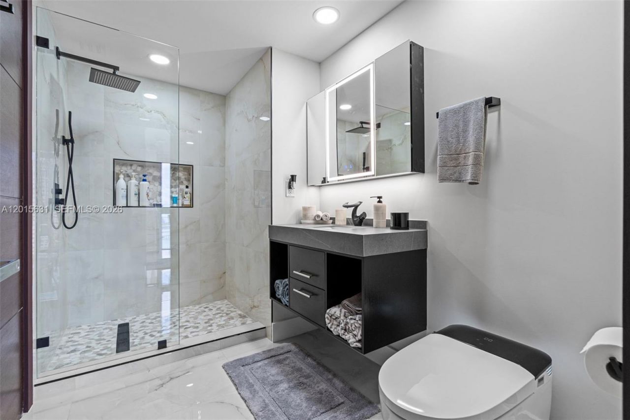 465 Brickell Ave , Unit 3301, Miami, FL 33131 Photo