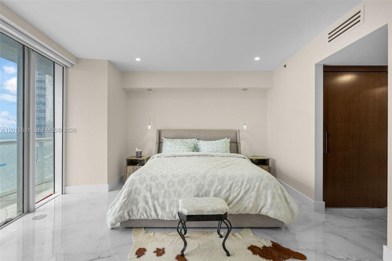 465 Brickell Ave , Unit 3301, Miami, FL 33131 Photo