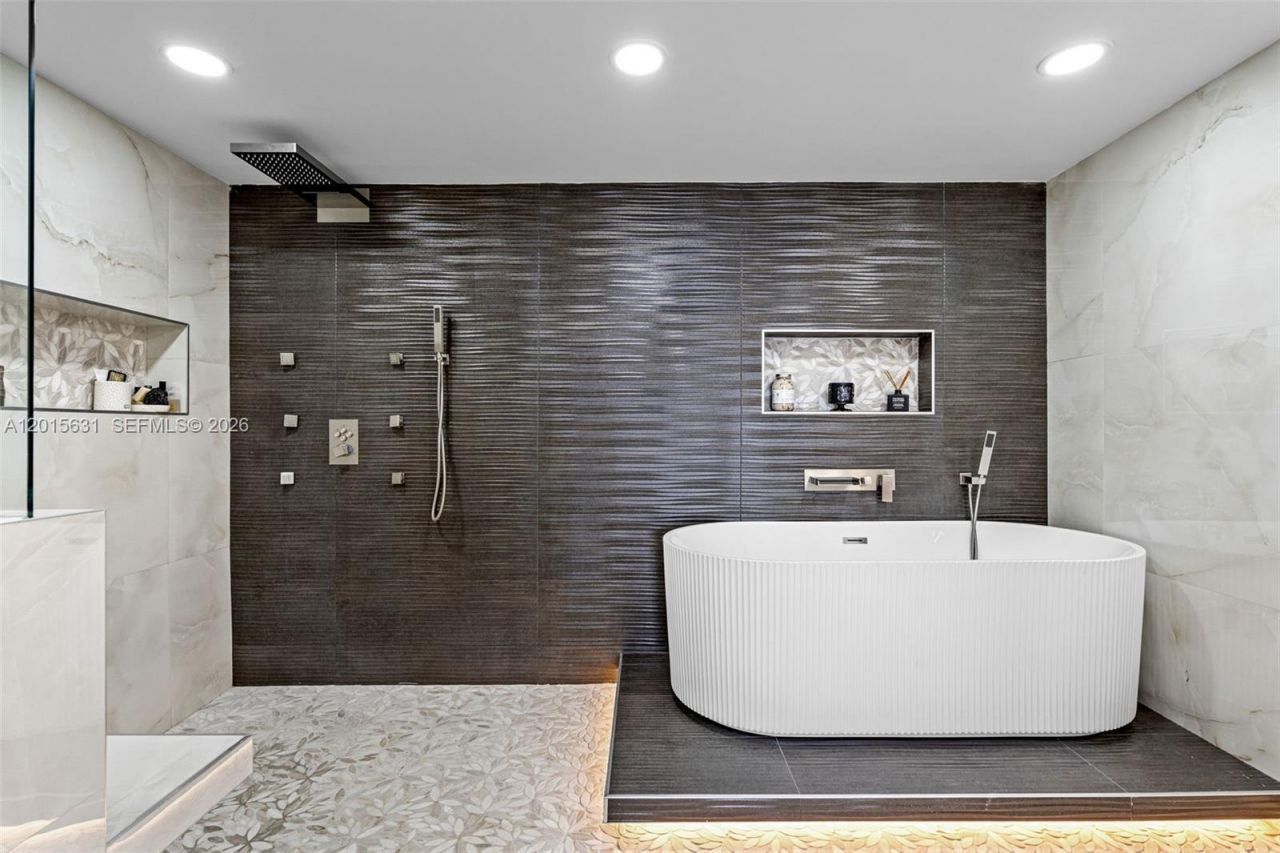 465 Brickell Ave , Unit 3301, Miami, FL 33131 Photo
