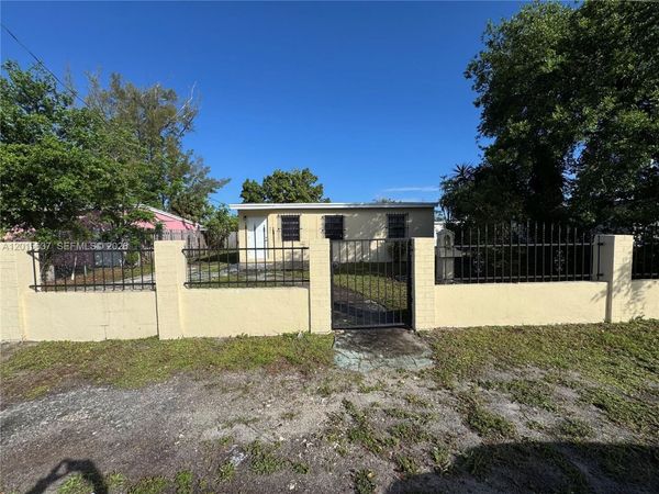Opa-Locka, FL 33054