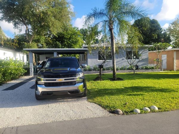 266 NE 162nd St , Miami, FL 33162
