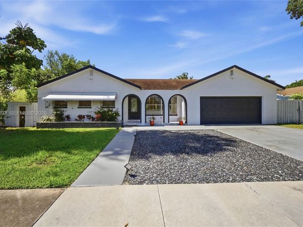 8972 SW 8th St , Boca Raton, FL 33433