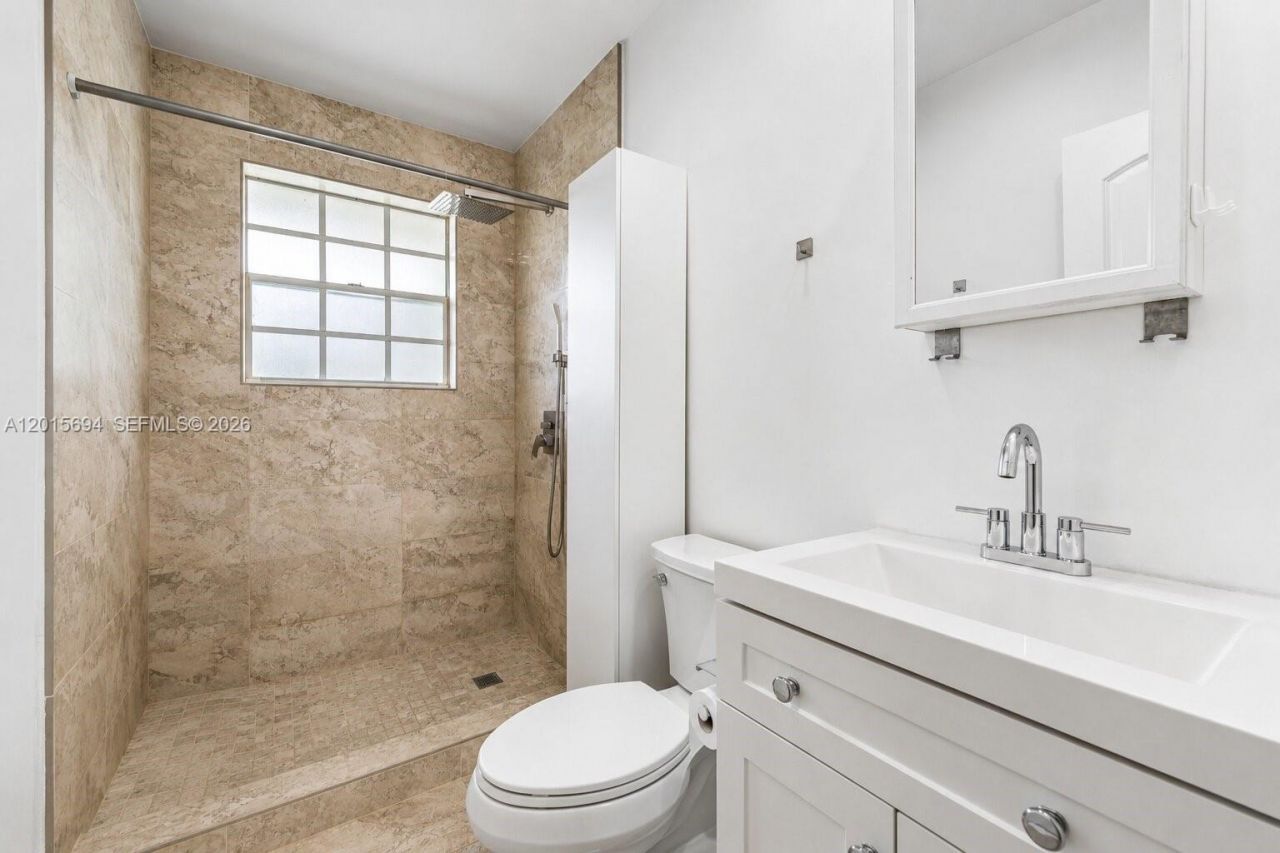 8550 Byron Ave, Unit 2G, Miami Beach, FL 33141 Photo