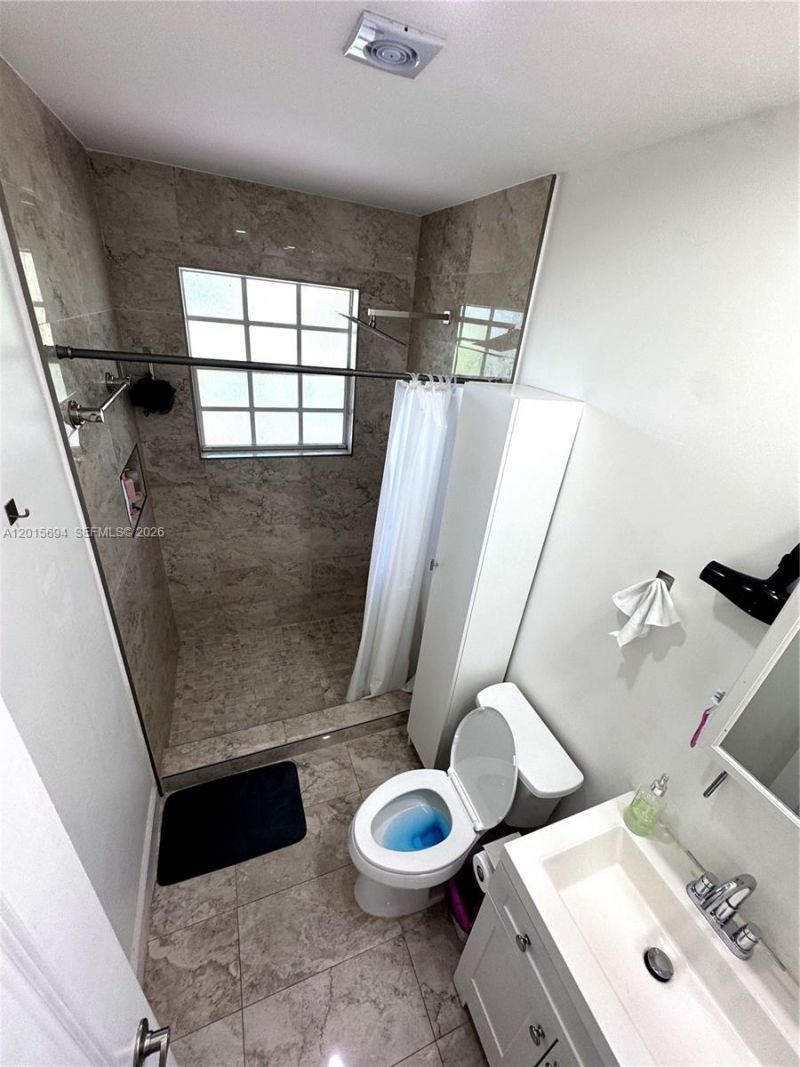 8550 Byron Ave, Unit 2G, Miami Beach, FL 33141 Photo
