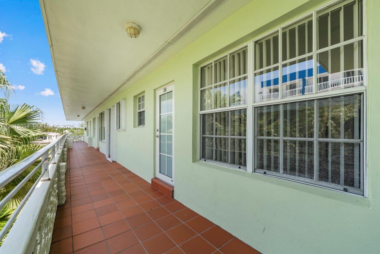 8550 Byron Ave, Unit 2G, Miami Beach, FL 33141 Photo