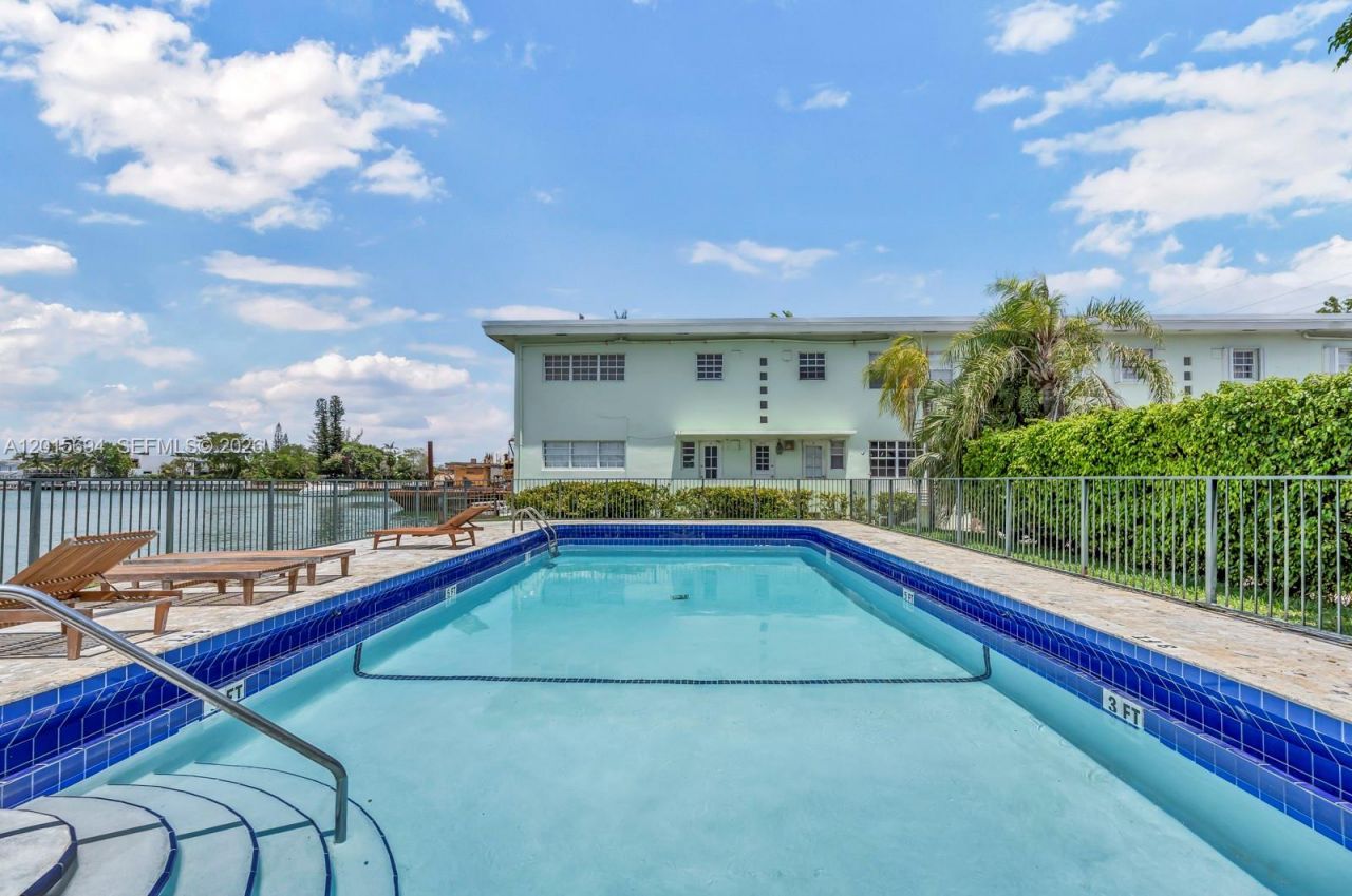 8550 Byron Ave, Unit 2G, Miami Beach, FL 33141 Photo