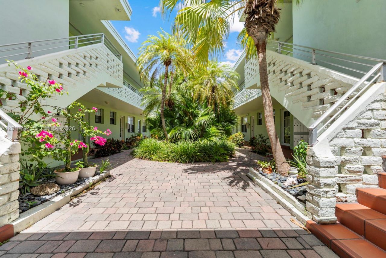 8550 Byron Ave, Unit 2G, Miami Beach, FL 33141 Photo