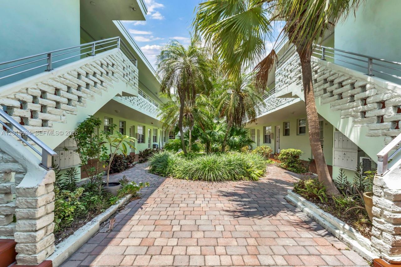 8550 Byron Ave, Unit 2G, Miami Beach, FL 33141 Photo