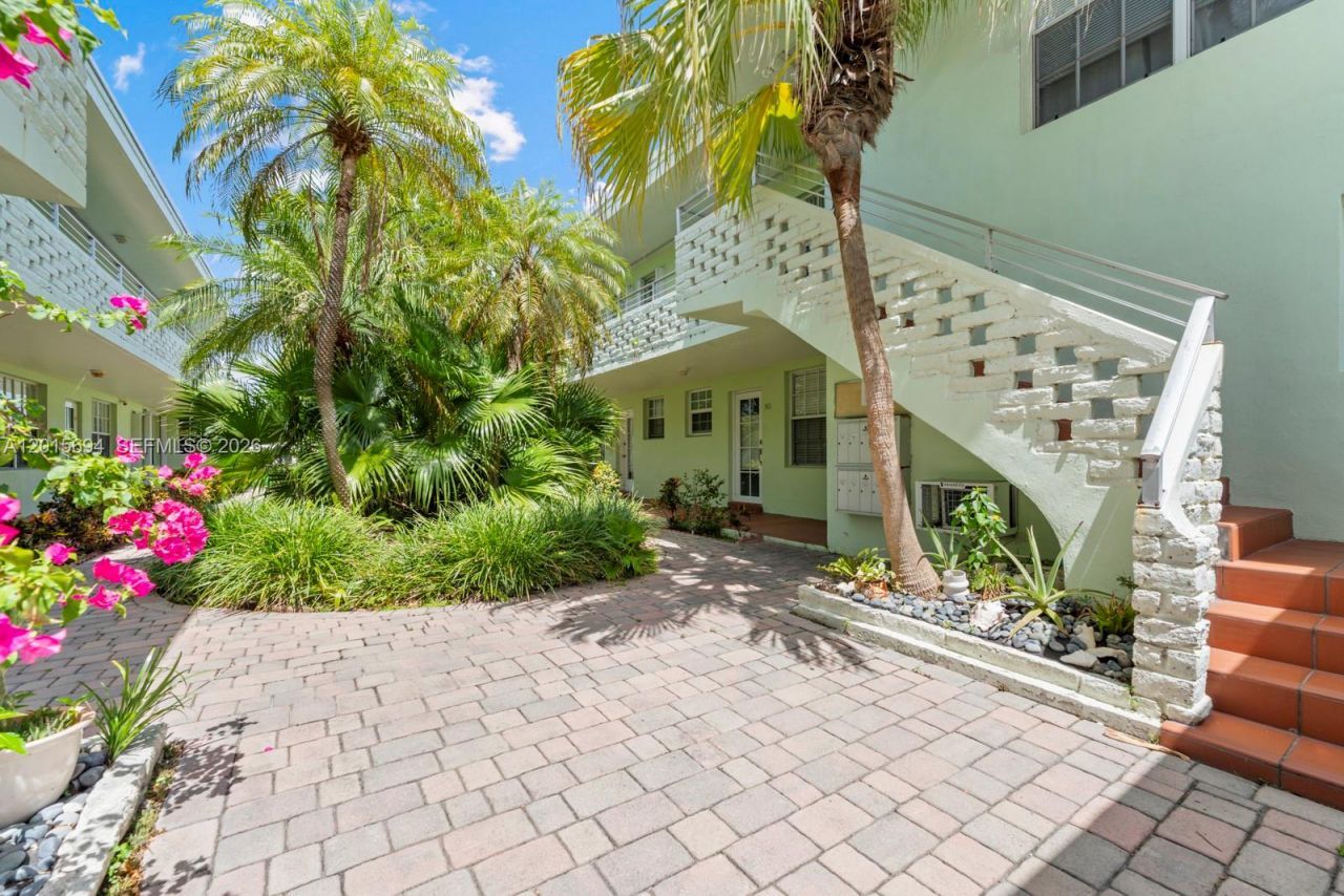 8550 Byron Ave, Unit 2G, Miami Beach, FL 33141 Photo