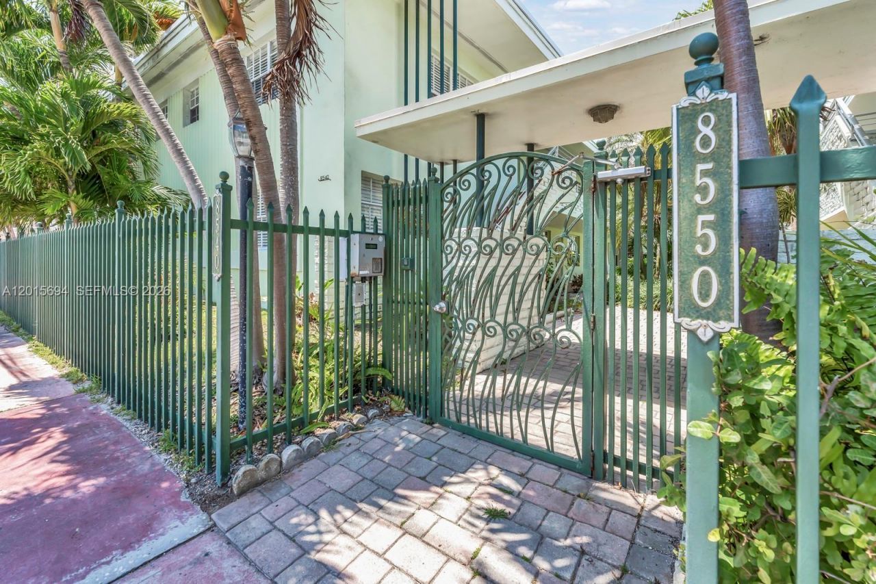 8550 Byron Ave, Unit 2G, Miami Beach, FL 33141 Photo
