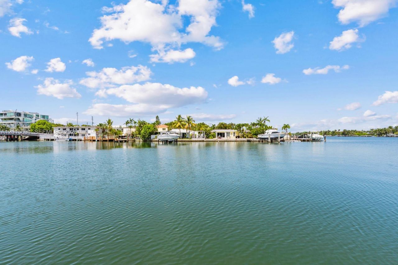 8550 Byron Ave, Unit 2G, Miami Beach, FL 33141 Photo