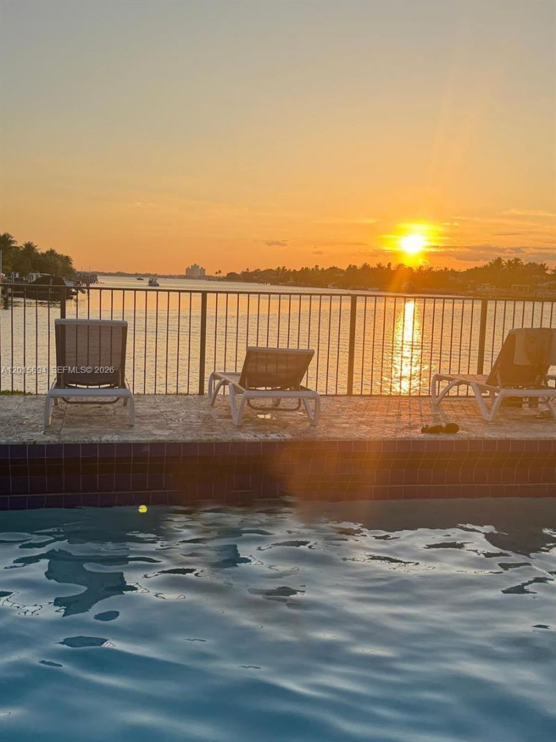 8550 Byron Ave, Unit 2G, Miami Beach, FL 33141 Photo