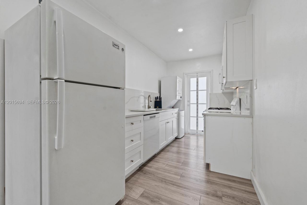 8550 Byron Ave, Unit 2G, Miami Beach, FL 33141 Photo