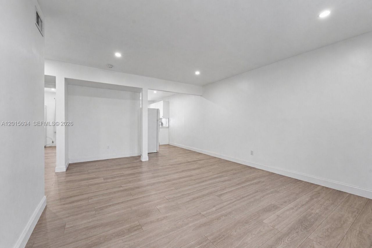 8550 Byron Ave, Unit 2G, Miami Beach, FL 33141 Photo
