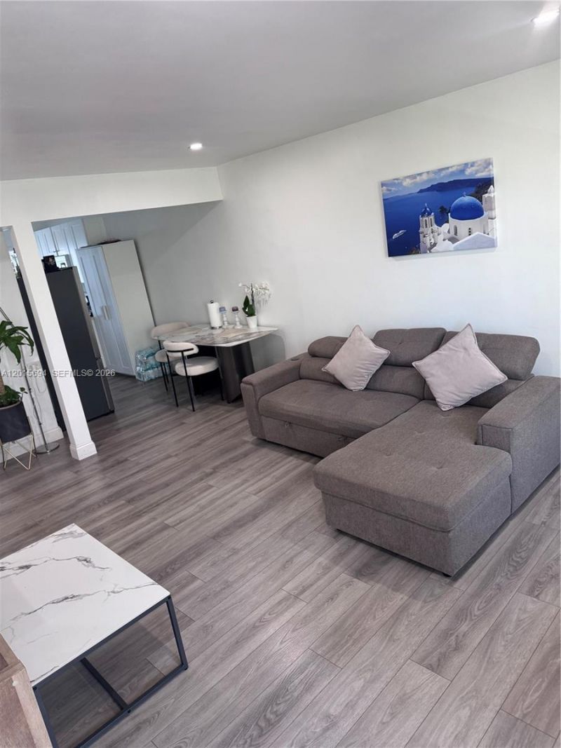 8550 Byron Ave, Unit 2G, Miami Beach, FL 33141 Photo