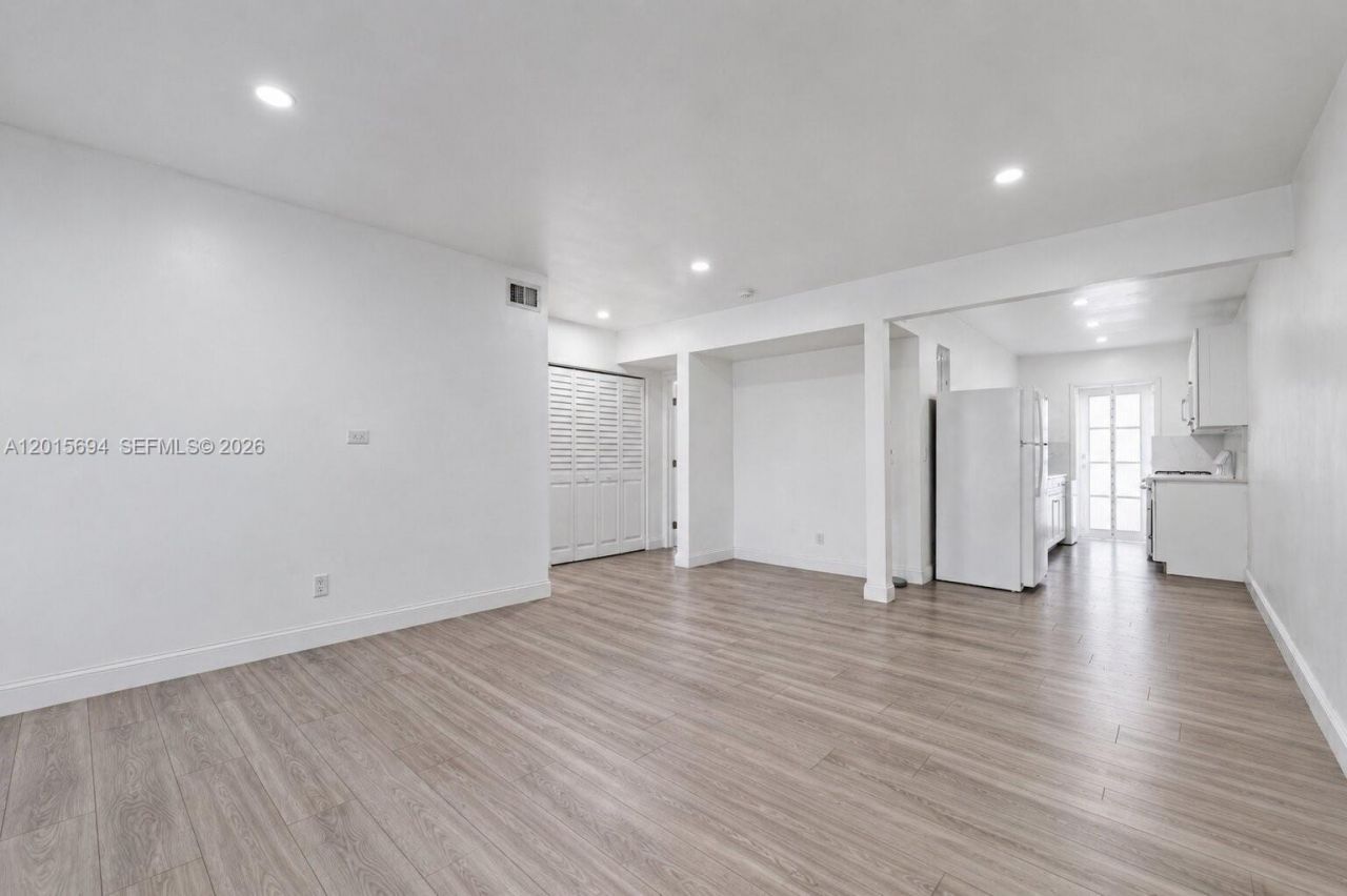 8550 Byron Ave, Unit 2G, Miami Beach, FL 33141 Photo