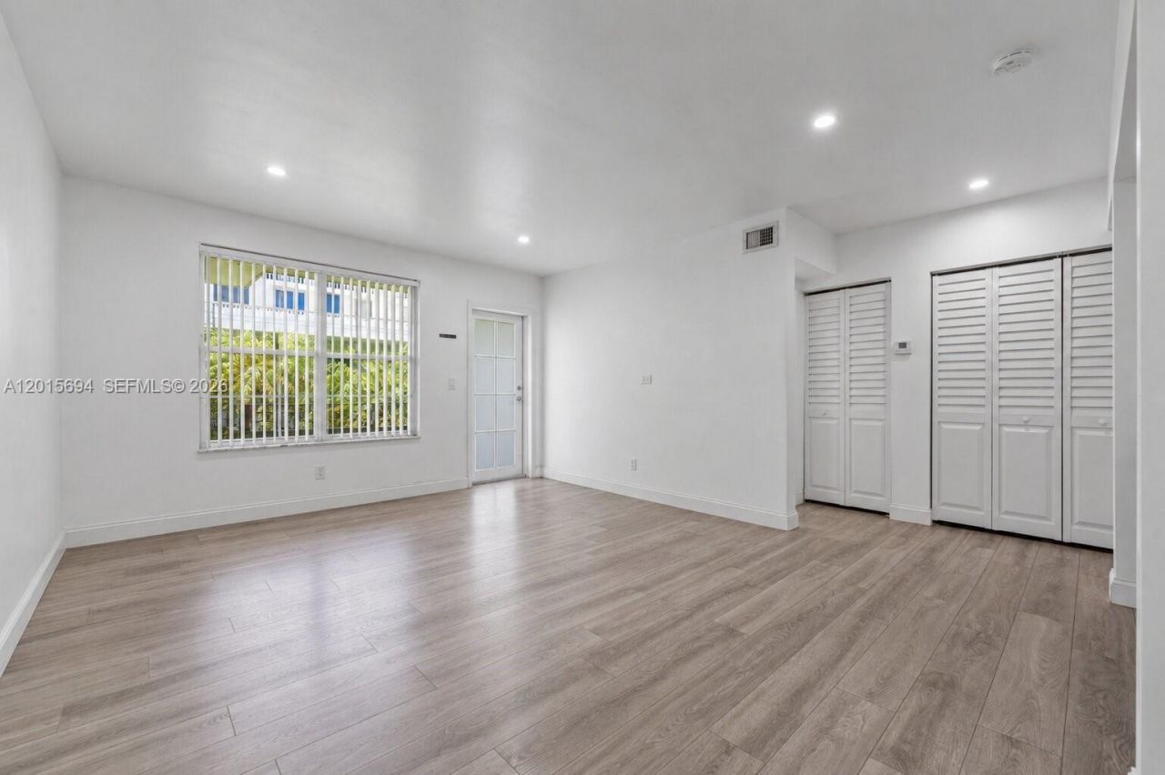 8550 Byron Ave, Unit 2G, Miami Beach, FL 33141 Photo