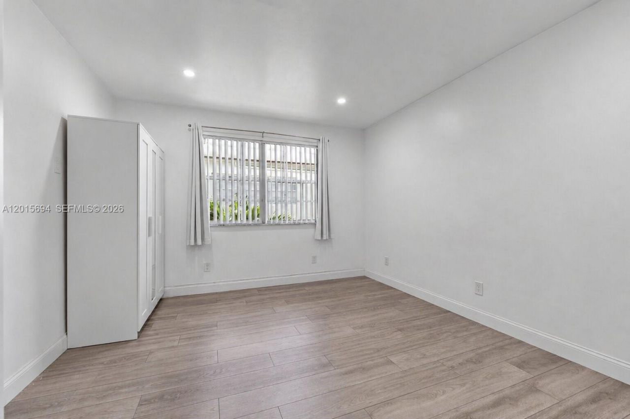 8550 Byron Ave, Unit 2G, Miami Beach, FL 33141 Photo